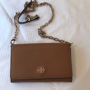 Tory Burch crossbody bag! Used, but looks new!